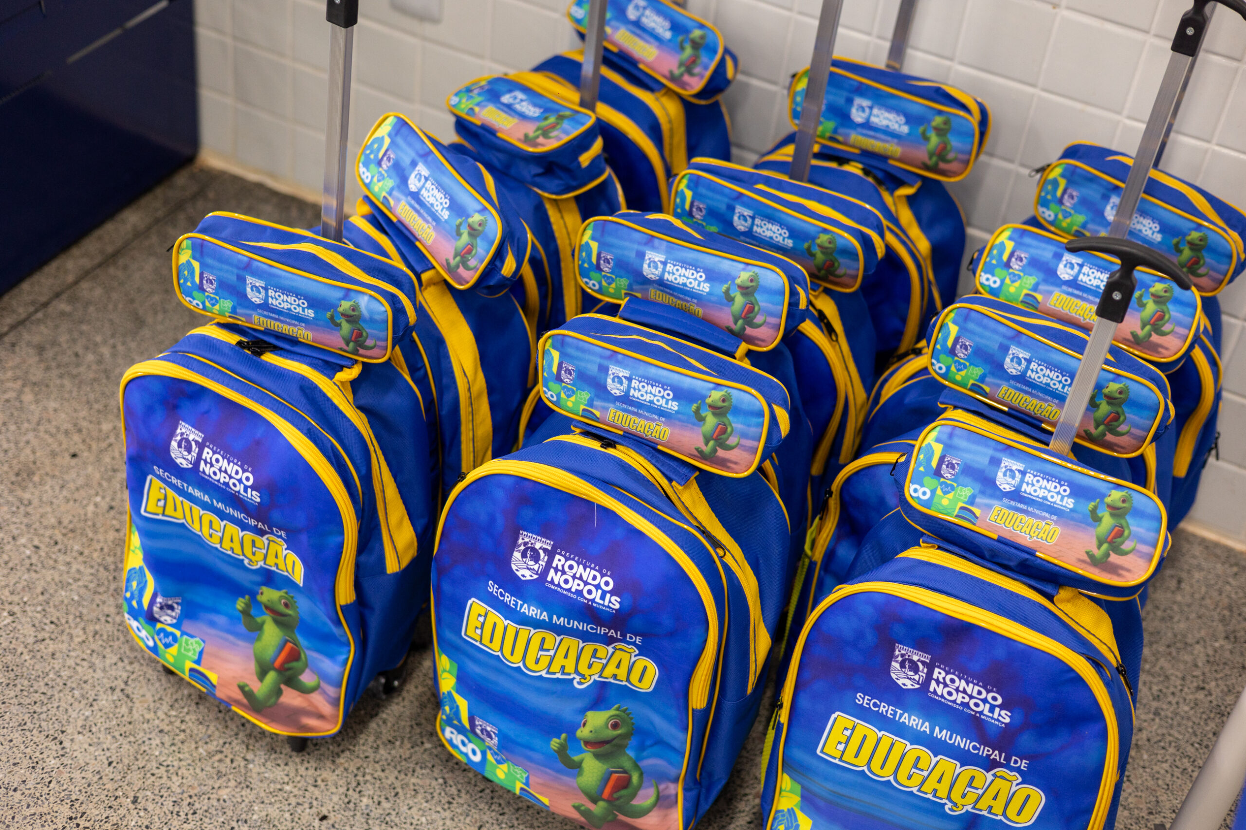 EDUCAÇÃO DE QUALIDADE Alunos da rede municipal recebem kits escolares completos de materiais, livros e uniformes Publicado em 02/02/26 às 15:04 SEMECEL