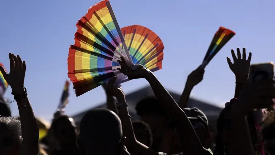 Ação contra feminista por dizer que mulheres trans são homens biológicos entra em fase final