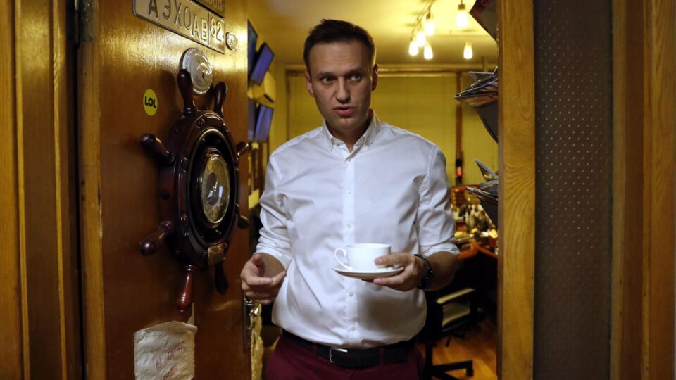 Navalny morreu envenenado com toxina letal presente em sapos venenosos, diz investigação