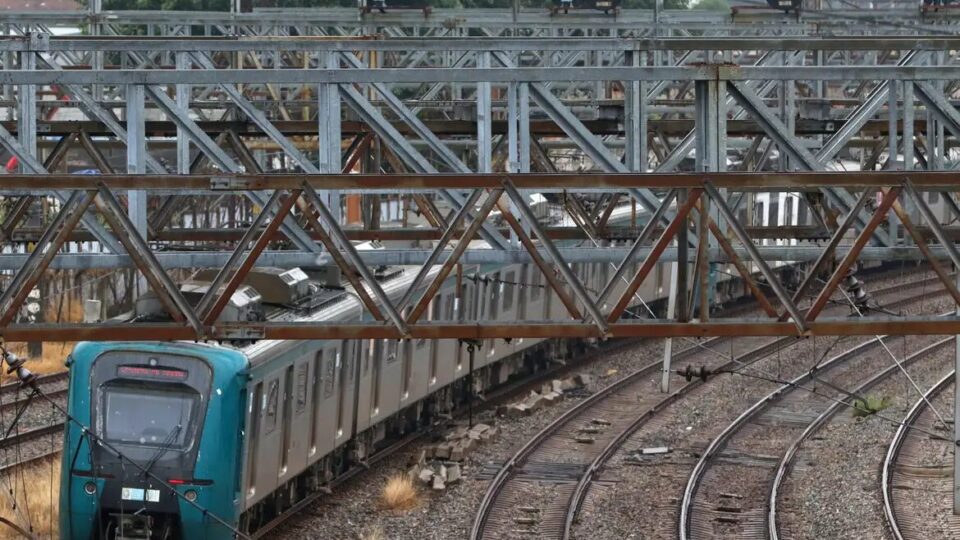 Como Araraquara se transformou em um polo ferroviário de destaque no Brasil?