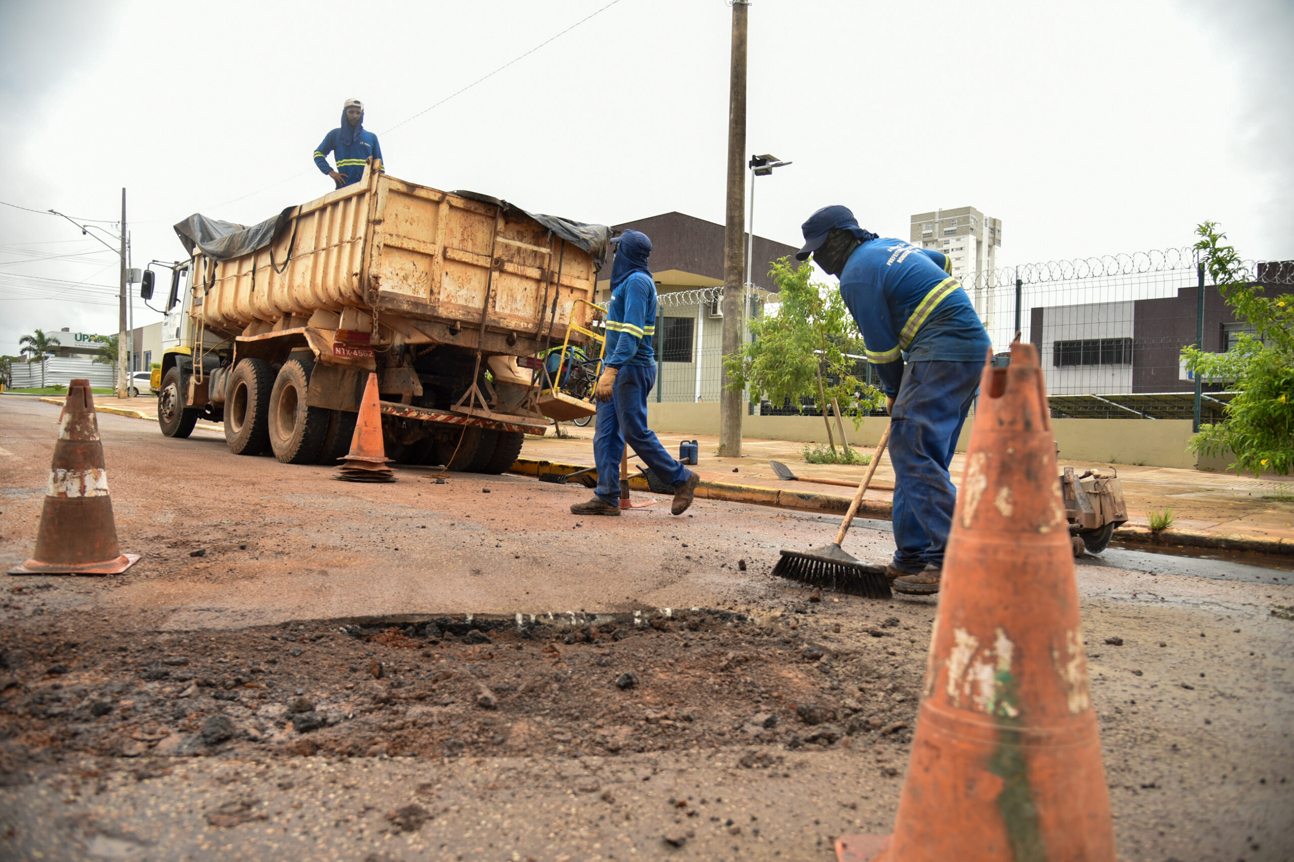 AUMENTO DAS CHUVAS Operação tapa-buracos é intensificada em vias que são importantes corredores de tráfego Publicado em 25/02/26 às 10:52 SINFRA