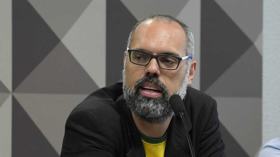 Allan dos Santos diz que STF derrubou canal da Timeline e anuncia reativação de perfil pessoal no YouTube
