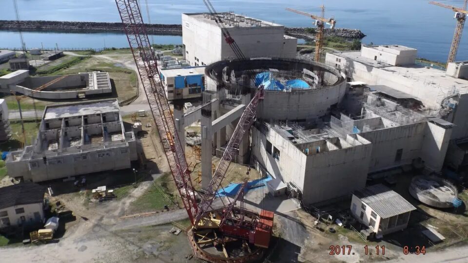 Angra 3 ameaça empurrar Eletronuclear para crise semelhante à dos Correios