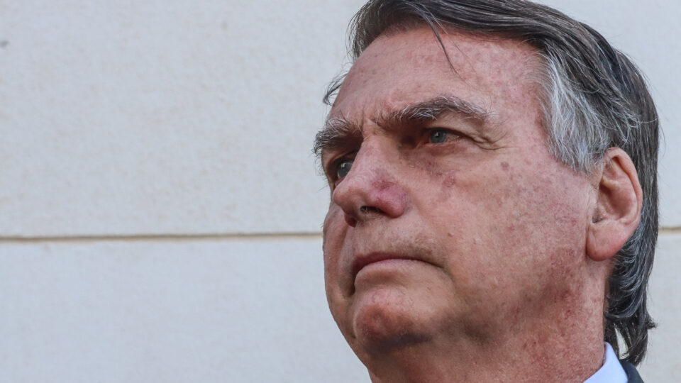 Estímulo Elétrico Craniano: Entenda o tratamento solicitado pela defesa de Bolsonaro