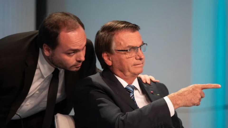 Carlos diz que Bolsonaro articula lista de pré-candidatos ao Senado e aos governos estaduais