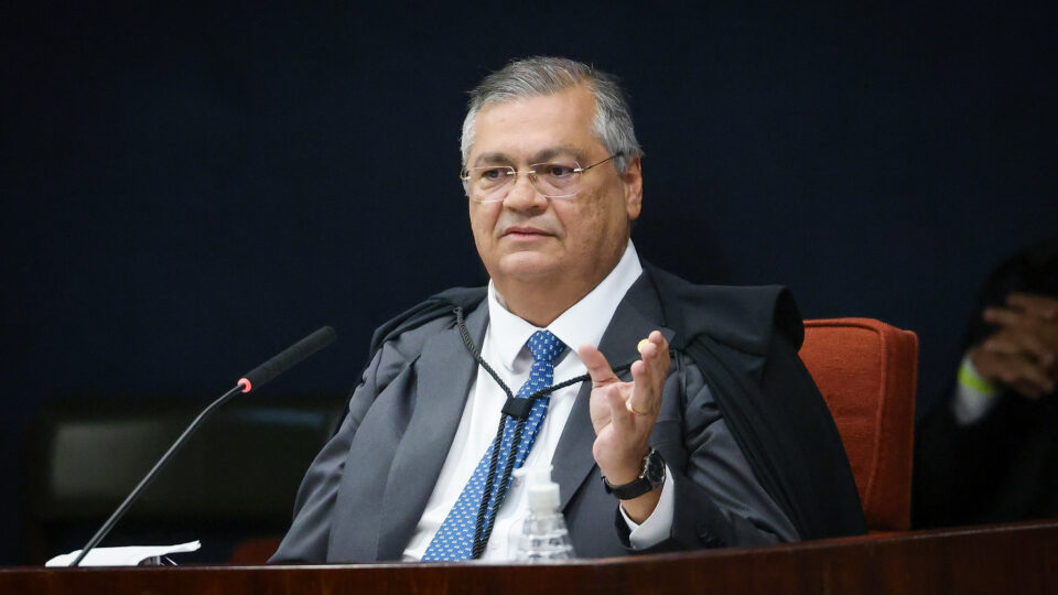 Dino arquiva parte de investigação contra senador flagrado com dinheiro na cueca