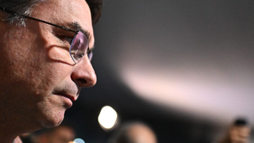 Campanha de Flávio Bolsonaro busca eleitor de centro, avalia vice e acena ao mercado