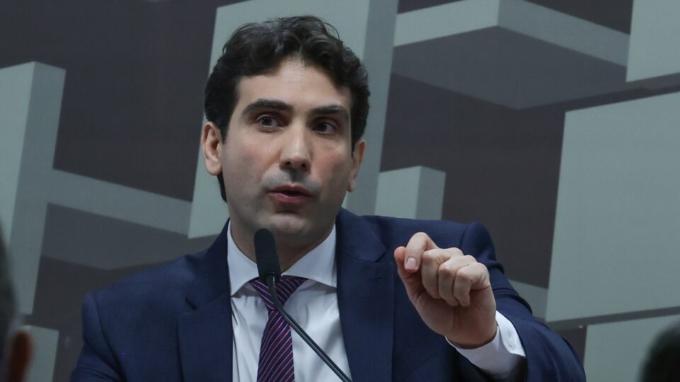 Galípolo contraria PT e defende meta de inflação de 3%