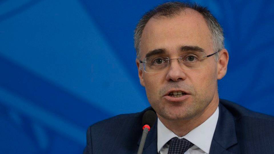 André Mendonça anula decisão da Justiça do Trabalho e derruba vínculo trabalhista de pedreiro