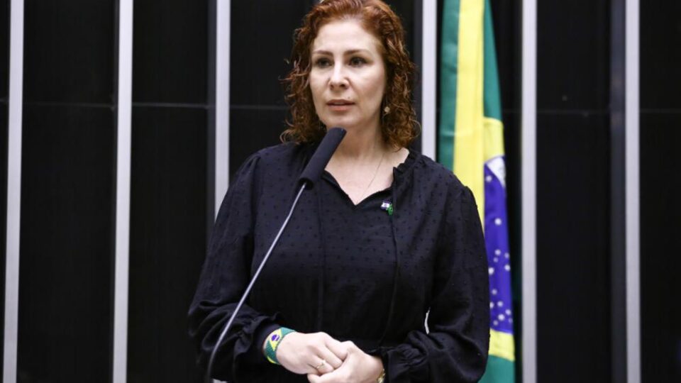 Julgamento de extradição de Zambelli é suspenso após cinco horas
