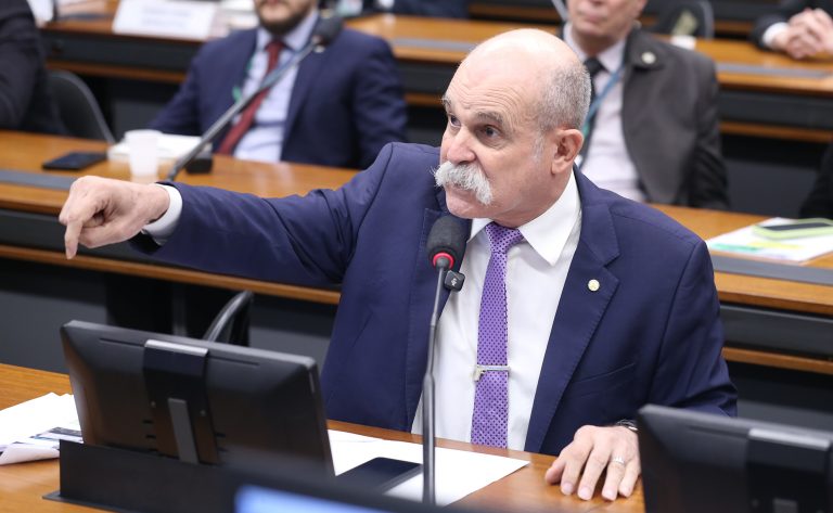 Comissão aprova projeto que assegura aposentadoria a policial com invalidez permanente