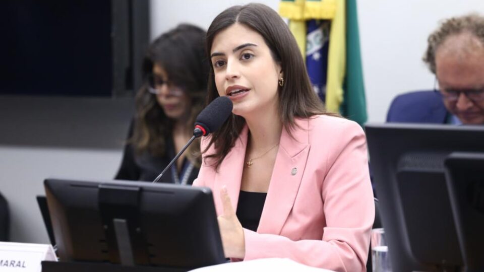 Governista, Tabata Amaral diz esperar que Lula vete “penduricalhos” do Congresso