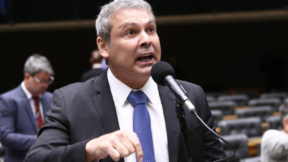 PT assinará pedidos de CPI do Banco Master, diz líder na Câmara