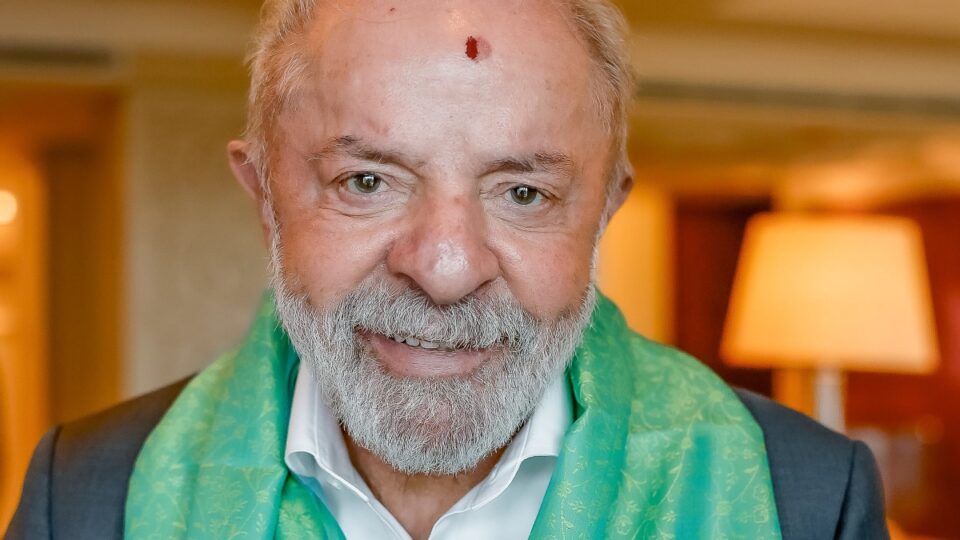 Lula ataca redes sociais e diz que mundo está “muito nervoso” na TV indiana