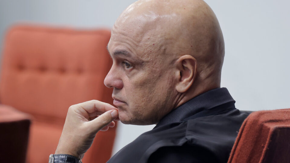 Advogado de Trump diz que Moraes usa mecanismos do Estado para se blindar de processo