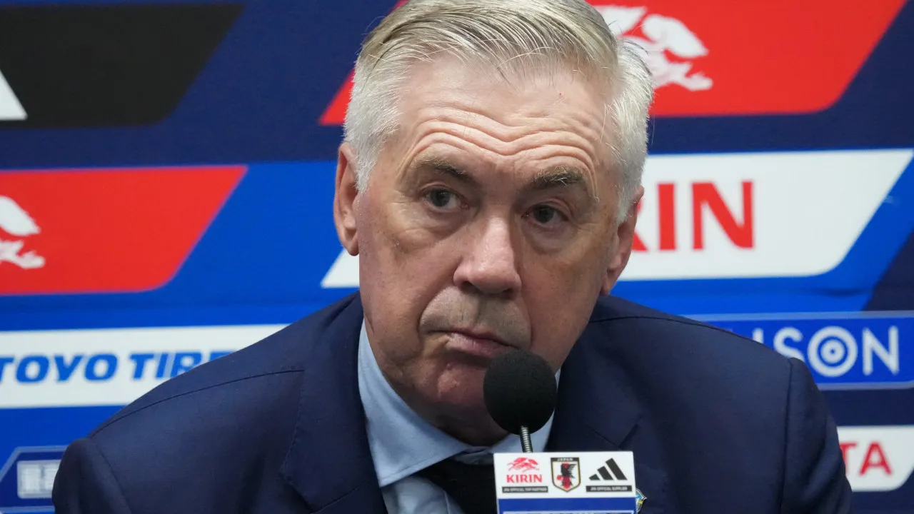 Reação a vice e gestão de ego: lendas do Milan não se esquecem de Ancelotti