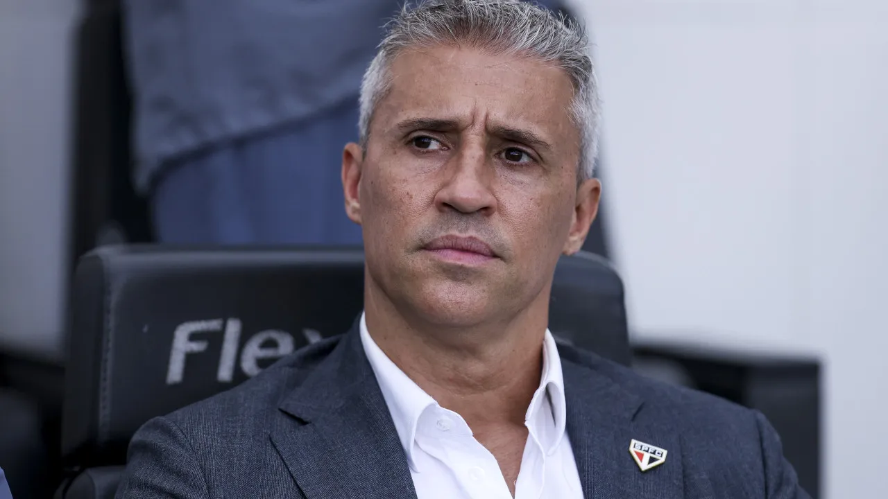 ‘A gente tentou controlar, mas não aconteceu nada grave’, diz Crespo após virada do São Paulo