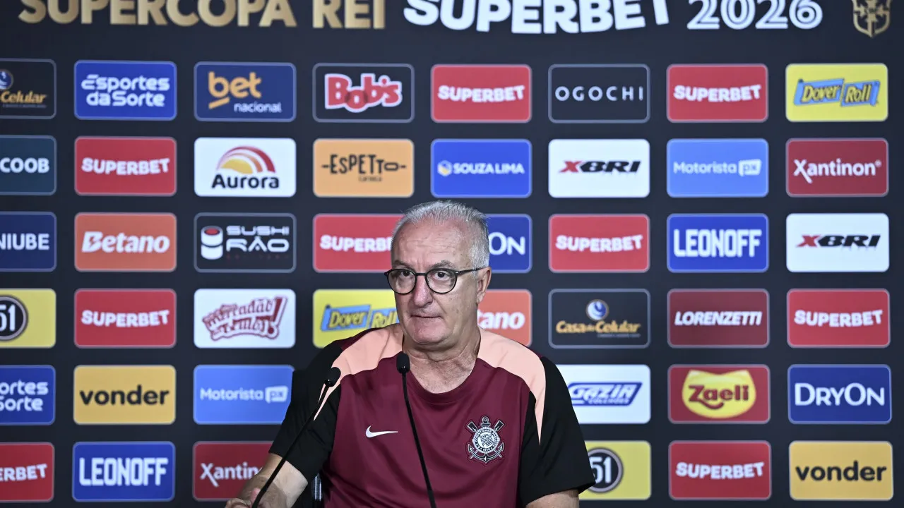 Dorival banca Zakaria no Corinthians apesar de resistências internas