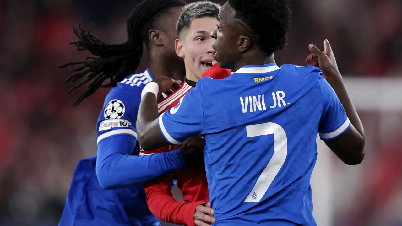 Vinicius Jr. denuncia racismo de rival argentino em vitória do Real sobre o Benfica