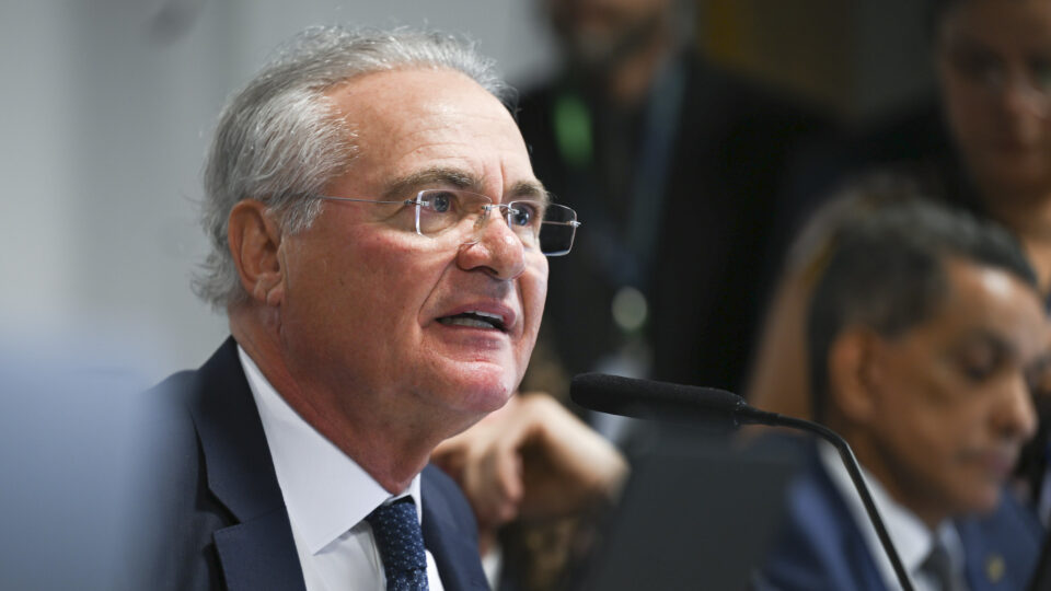 Renan defende solução legislativa para aumentar rigor de fiscalização do BC