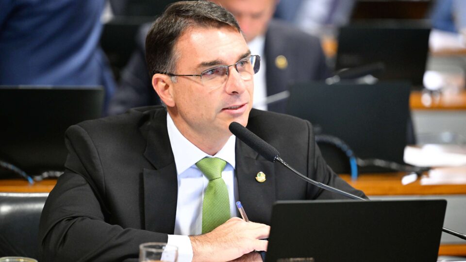 Justiça barra tentativa do PT de censurar Flávio Bolsonaro nas redes