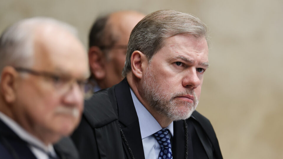 Mandato para ministros do STF ganha apoio até de Lula
