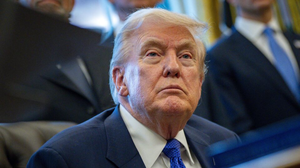 Trump detona show de Bad Bunny e diz que apresentação afronta os EUA