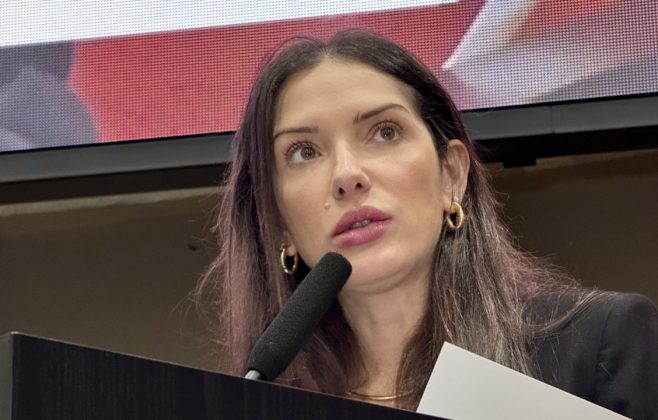 Janaina manda recado; não negocio minha candidatura