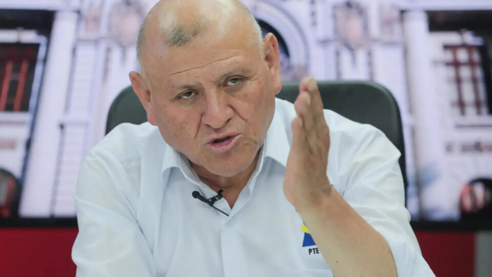 Candidato à presidência do Peru morre em acidente a caminho de evento de campanha