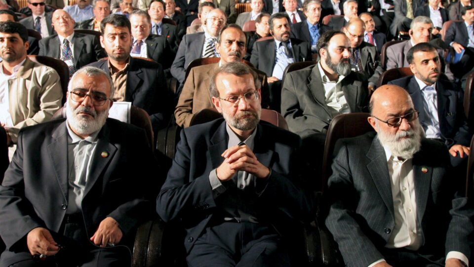 Quem é Ali Larijani, homem de confiança de Khamenei que Israel afirma ter matado