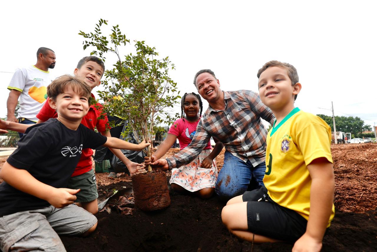“MINHA PRAÇA” Prefeito anuncia começo do programa que permite adoção de áreas verdes em Rondonópolis Publicado em 05/03/26 às 07:19 Prefeitura Municipal de Rondonópolis