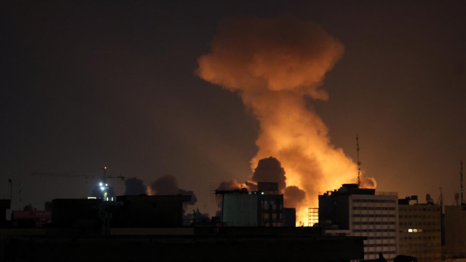 Israel bombardeia centro de comando da inteligência do Irã em Teerã