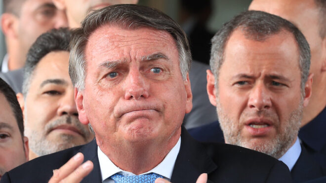Familiares e aliados de Bolsonaro comemoram com cautela prisão domiciliar do ex-presidente