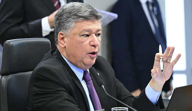 Viana quer ouvir Flávio Dino sobre decisão que suspendeu quebras de sigilo