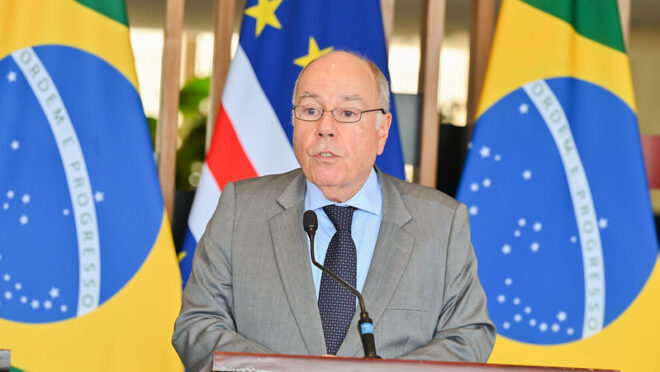 Mauro Vieira vê “ingerência nos assuntos internos” em visita de assessor de Trump a Bolsonaro