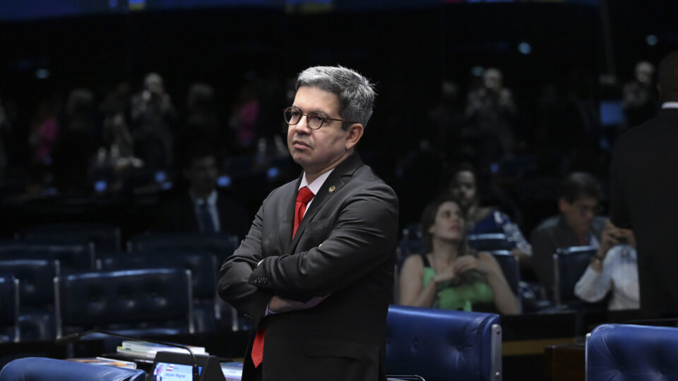 Líder governista descarta recorrer ao STF em favor de Lulinha