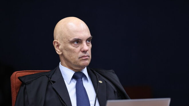 Moraes recua e nega visita de assessor de Trump a Bolsonaro. Sinais de isolamento no Supremo