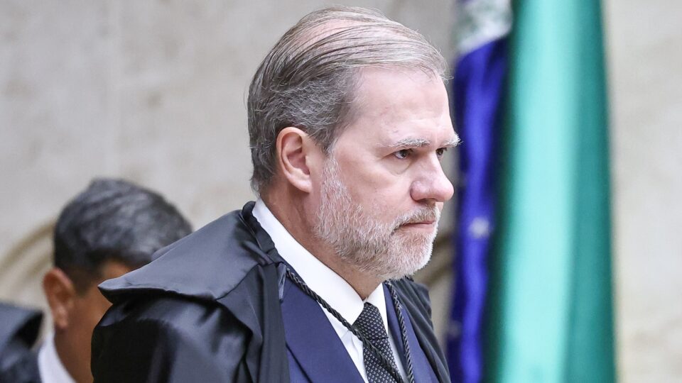 Suspeição de Toffoli pode afastá-lo do Master no STF. Zanin assume relatoria sobre pedido de CPI