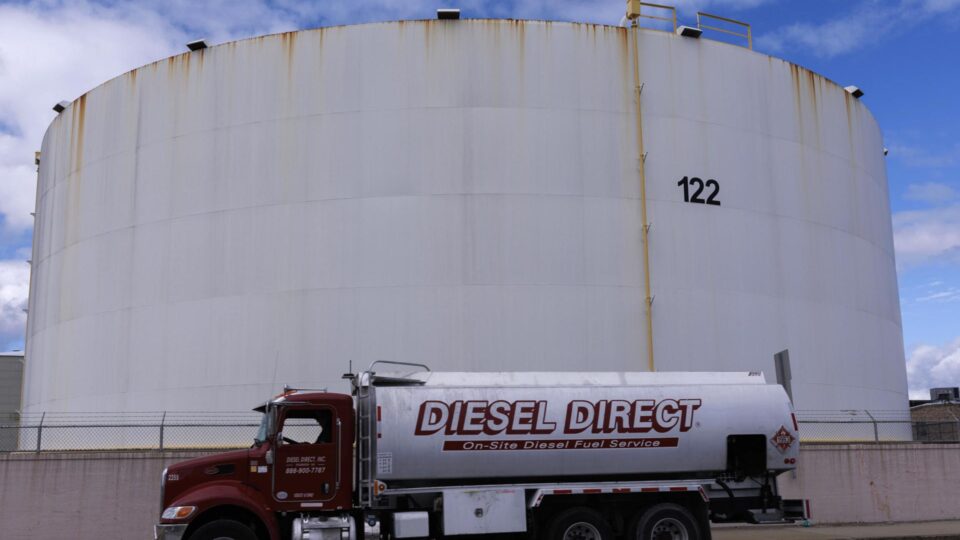 Ataques a petrolíferas ameaçam abastecimento de petróleo global, afirma Irã