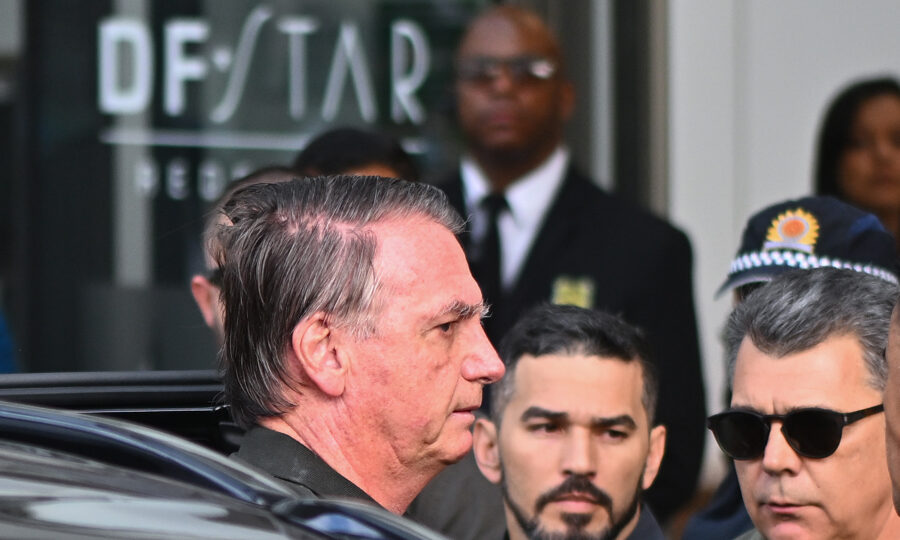 Bolsonaro deve ter alta na sexta-feira, diz médico