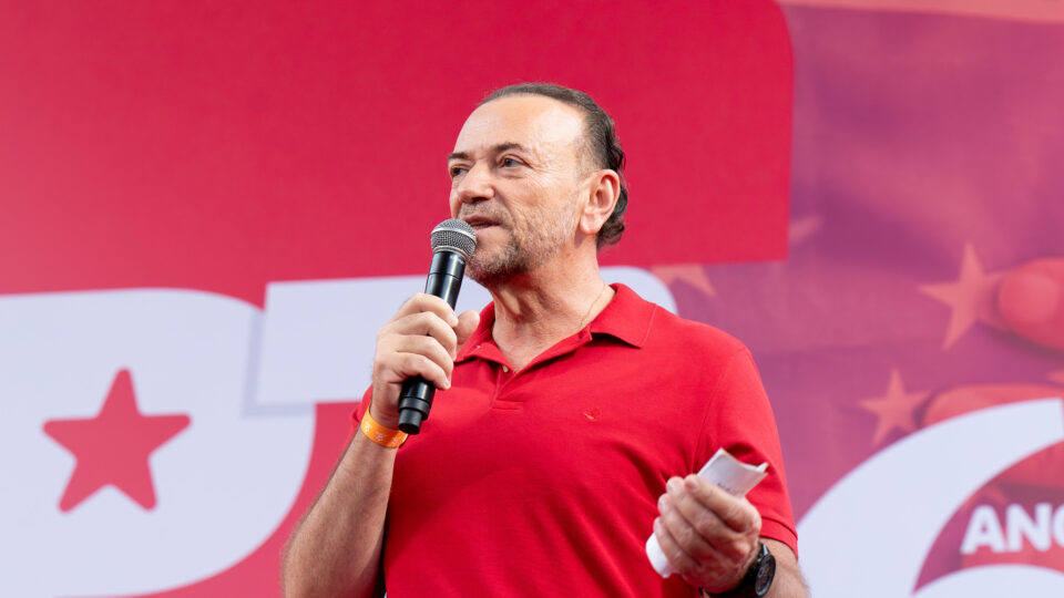 Presidente do PT associa Bolsonaro a “700 mil covas”, Banco Master e fraude no INSS