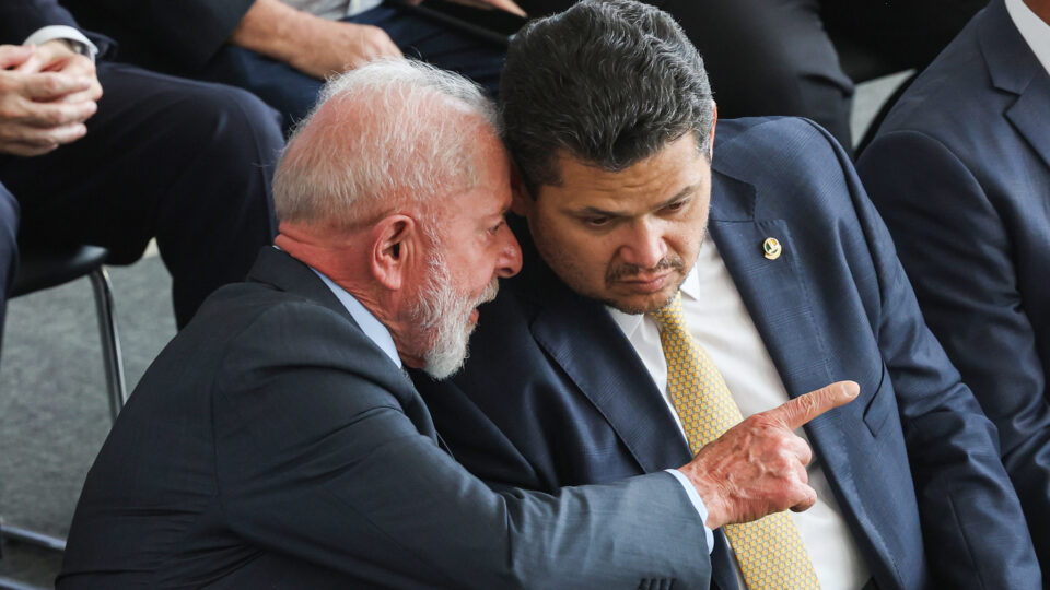 Alcolumbre impõe derrota ao governo e apoio ao sigilo de Lulinha fortalece investigação do Congresso