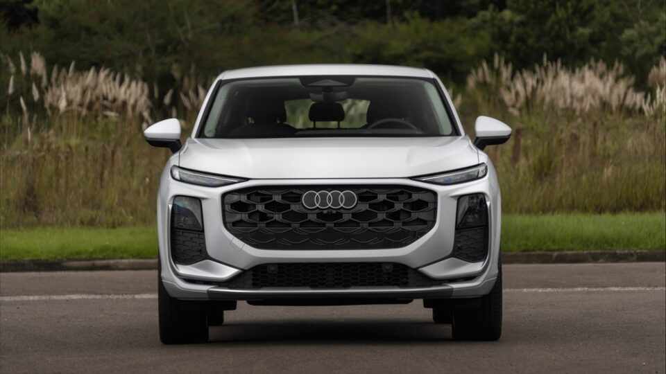 Novo Audi Q3 ganha produção nacional e chega às lojas em maio com design inspirado no Q5 e Q6