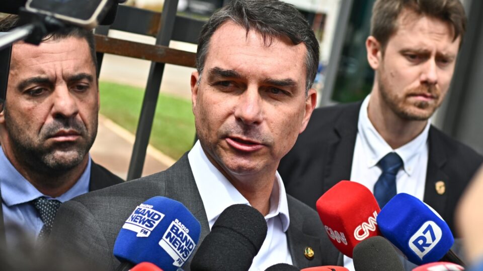 Quem será o “novo Guedes”? Flávio Bolsonaro e aliados debatem nome para comandar a economia