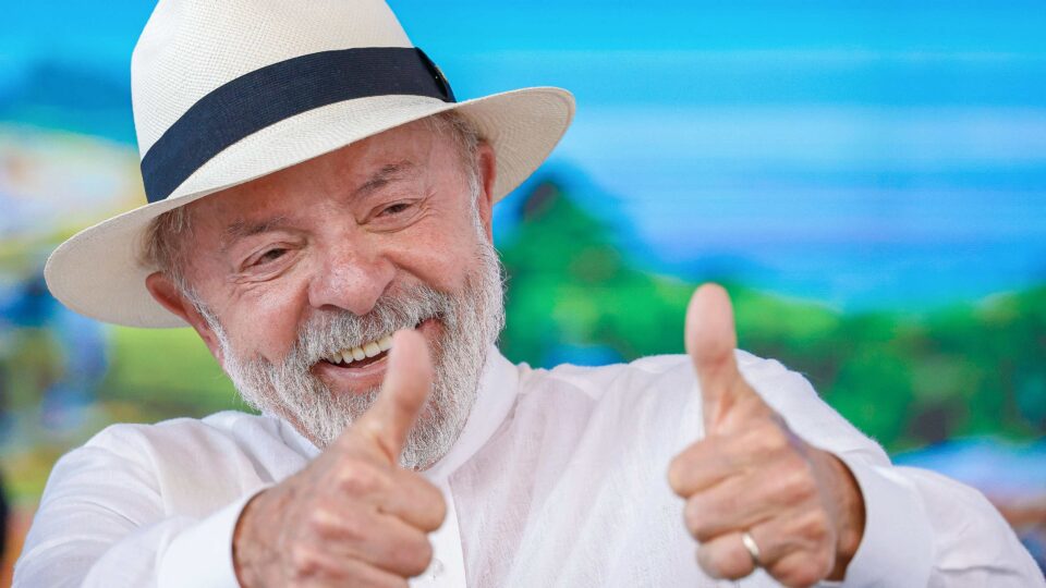 Não é piada: o Brasil foi promovido no ranking das democracias