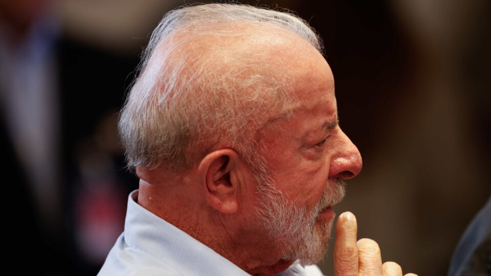 Imprensa mundial repercute veto de Lula à entrada de assessor de Trump no Brasil