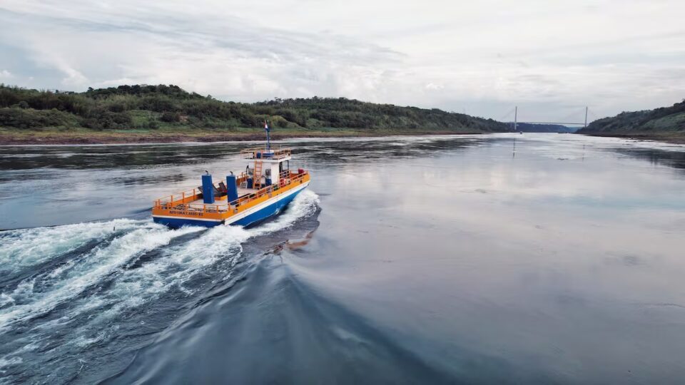 Balsa pode desafogar Ponte da Amizade, mas Argentina ainda não libera operação