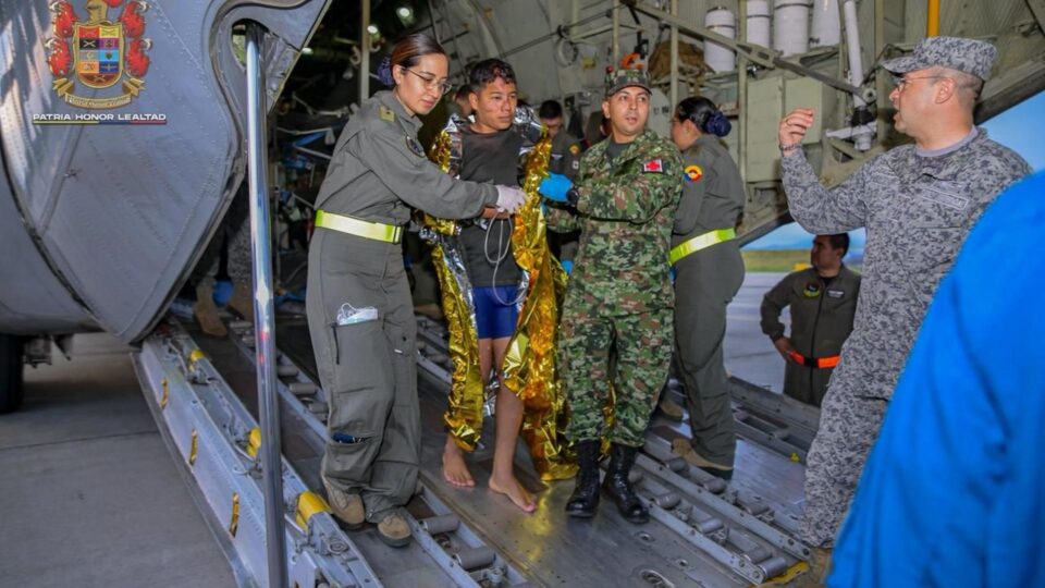 Governo descarta hipótese de ataque em queda de avião com militares na Colômbia; número de mortos chega a 66