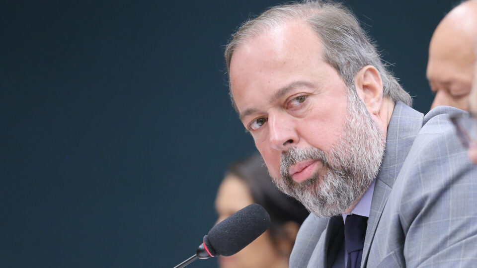Silveira volta a defender debate sobre uso nuclear na defesa e sugere rever Constituição
