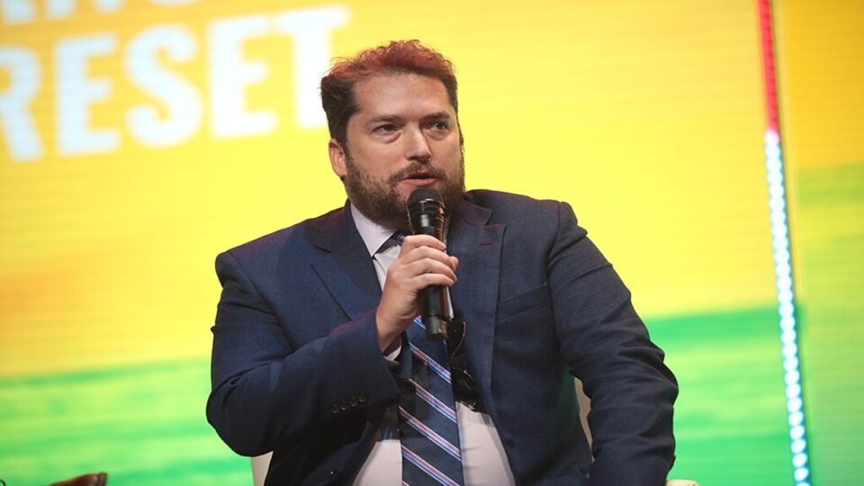 Após Moraes autorizar data, Bolsonaro pede para antecipar visita de assessor de Trump